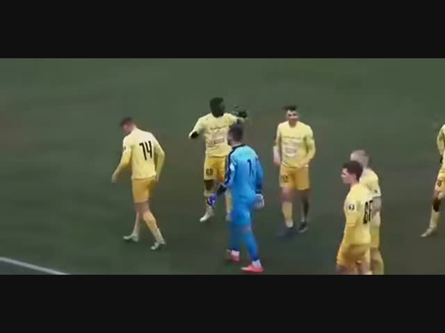 Старательный охранник чуть не сорвал признание в любви