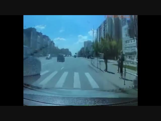 Только стёкла брызнули…