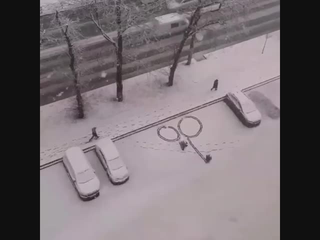 В Москве дети радуются первому снегу:))))