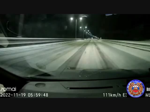 ГИБДД Великого Новгорода просит водителей быть внимательнее за рулём