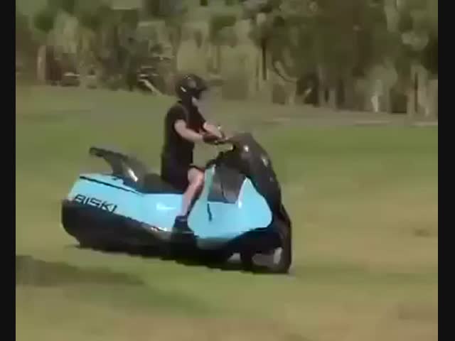 С таким мотоциклом да на рыбалку...