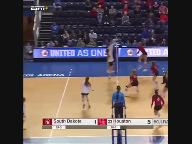 Стол сломала, но мяч отбила