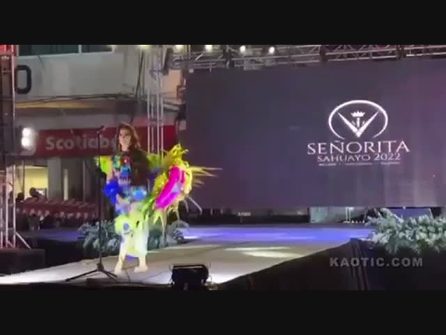 Удар током на модном показе