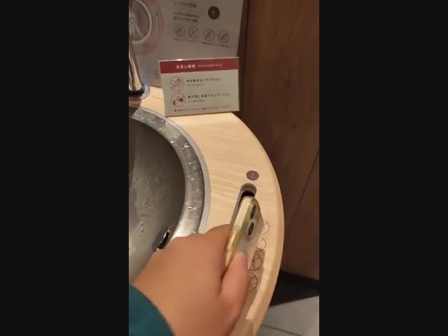 Устройство для дезинфекции мобильных телефонов