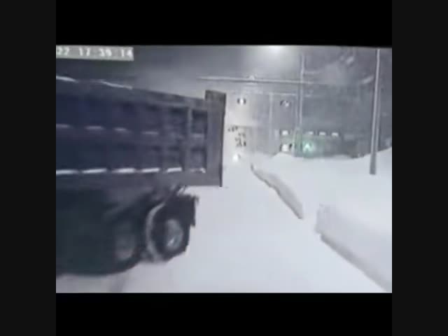 Был бы пристёгнут, не спасся бы