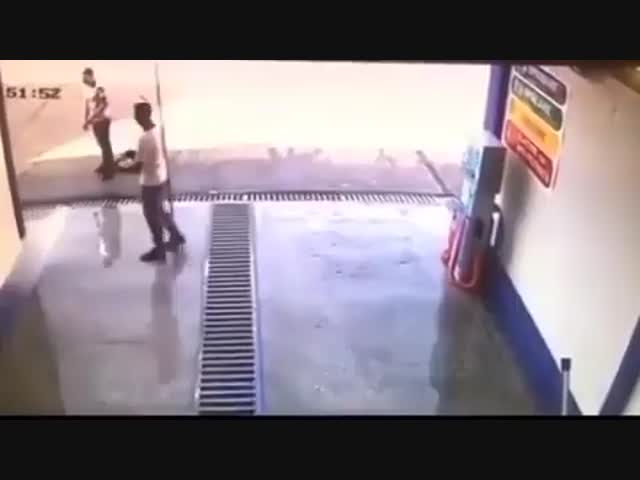 Автомойщик родился в рубашке