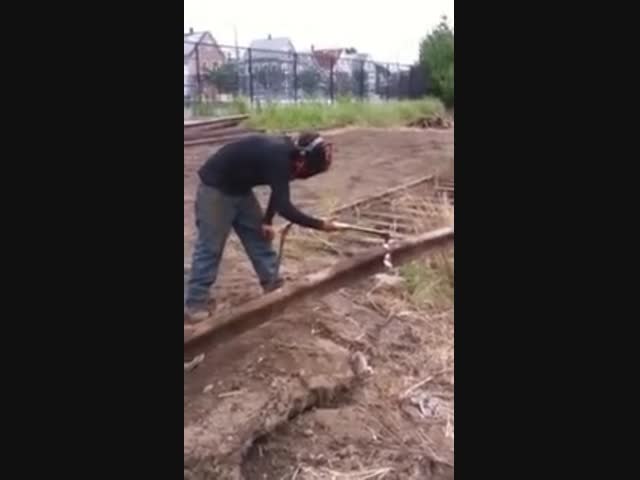 Настоящий ударник труда от слова удар