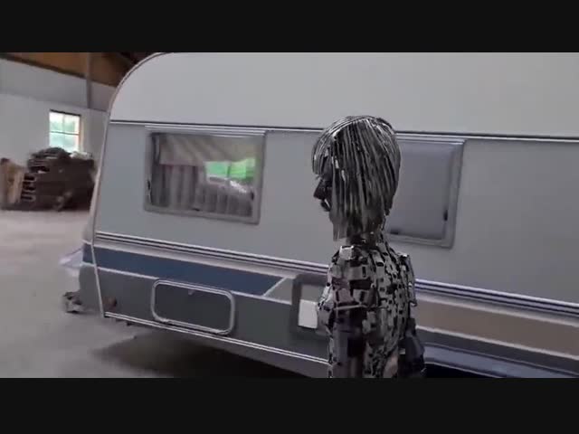 Девушка из металла