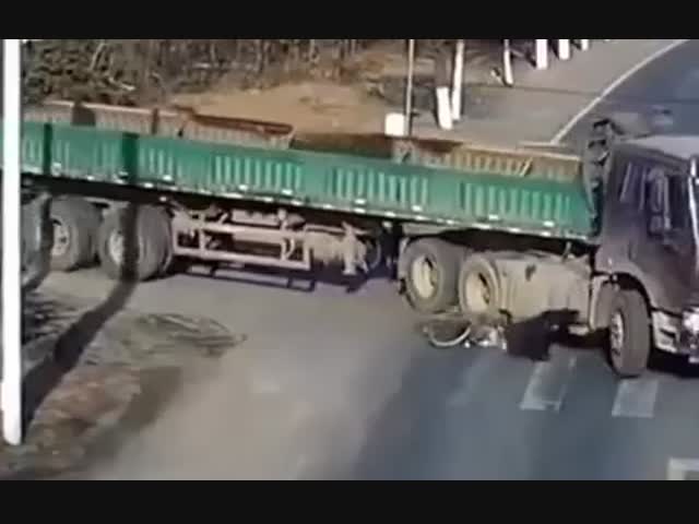 Велосипед потерял, но жизнь сохранил