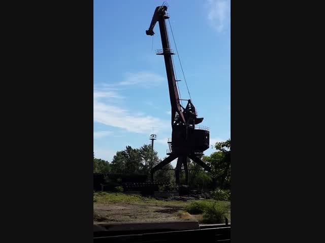Портальный кран устал стоять