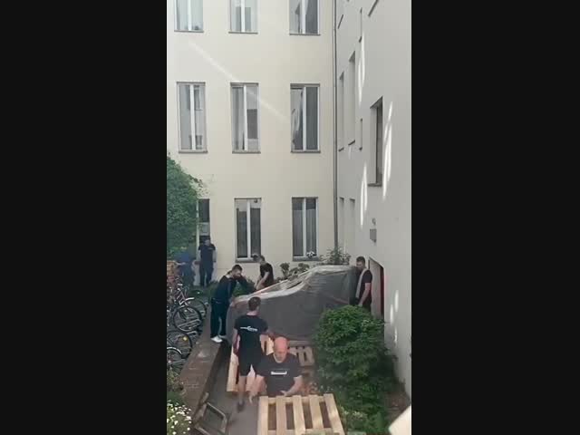 Как поднять рояль на 2 этаж через окно