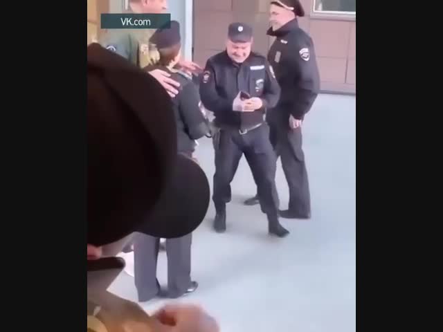 Опять Емельяненко чудит