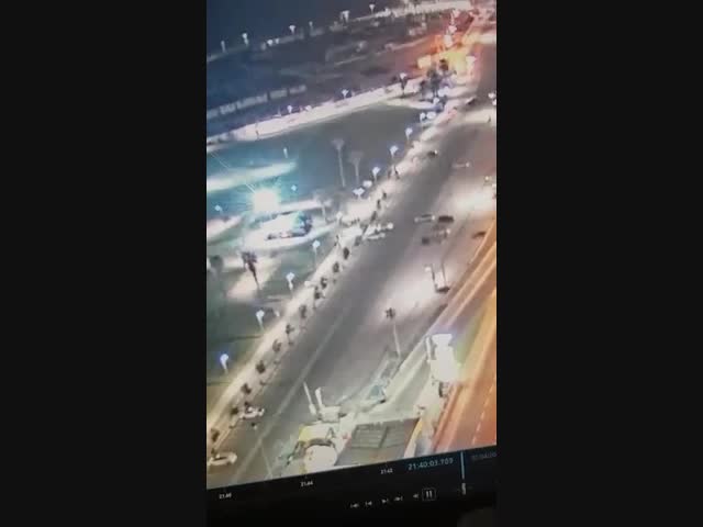 В Тель-Авиве автомобиль въехал в толпу людей