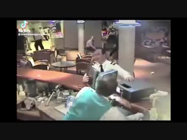 В шторм на круизном корабле