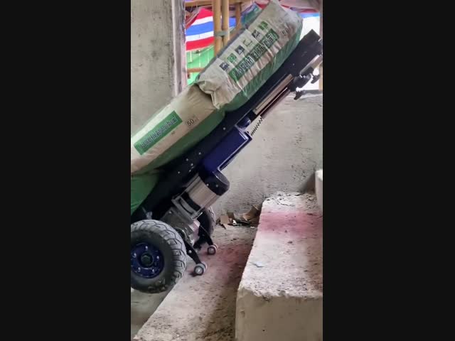 Помощник на стройке!