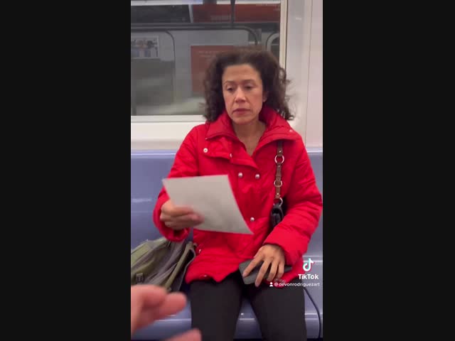 Когда у тебя талант шокировать людей в метро 