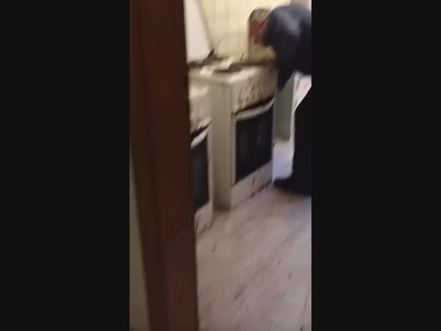 Когда решил открыть банку старого варенья