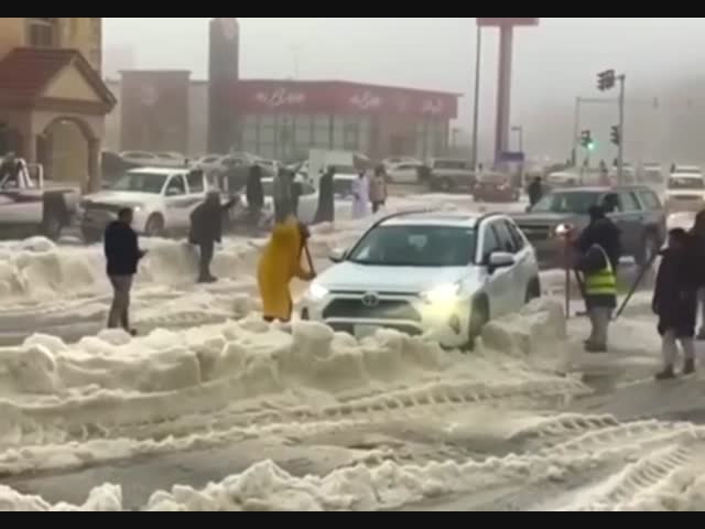 Снегопад в Саудовской Аравии