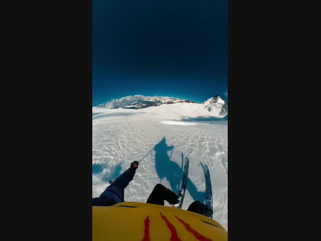 Лыжник провалился в расщелину в Альпах