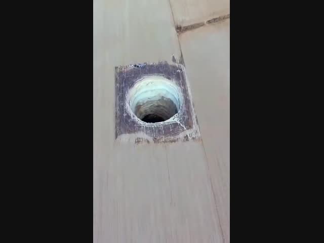 Гигантский провал посередине поля в Конье, Турция