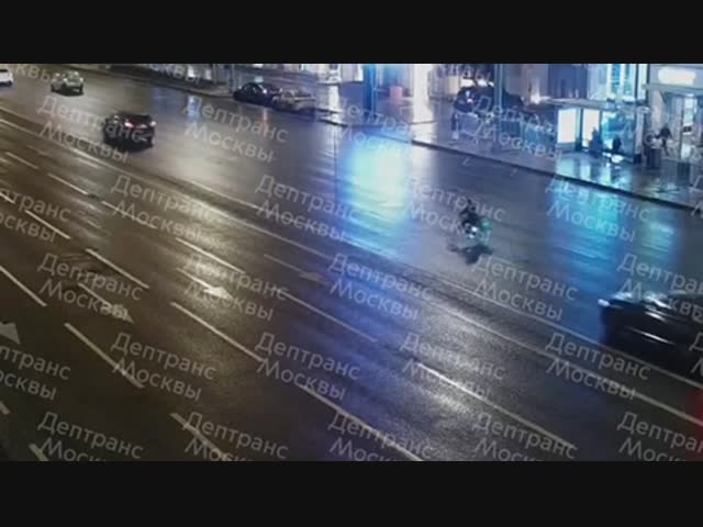 Наезд на доставщика в центре Москвы