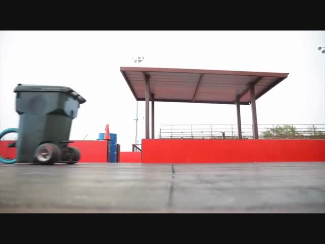 Первый в мире мусорный гоночный бак