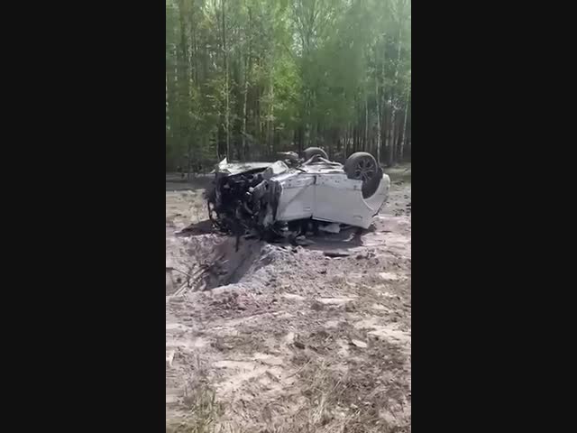 Машина Захара Прилепина, пострадавшая от взрыва