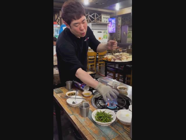 Крутая подача блюда в ресторане Сеула