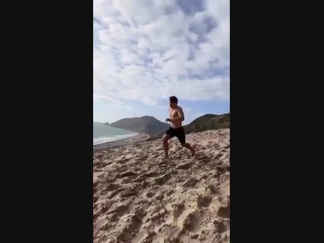 Как привлечь внимание девушки на пляже