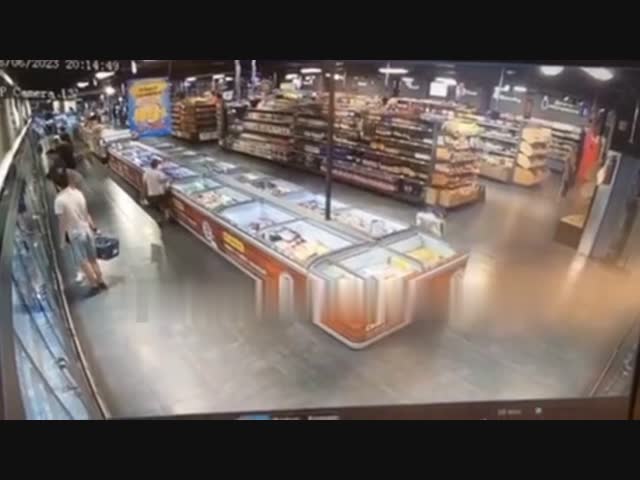 Момент прилета в супермаркет в Умани