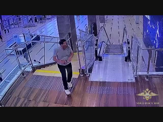 Неадеекват с ножом в красноярском аэропорту напал на сотрудницу