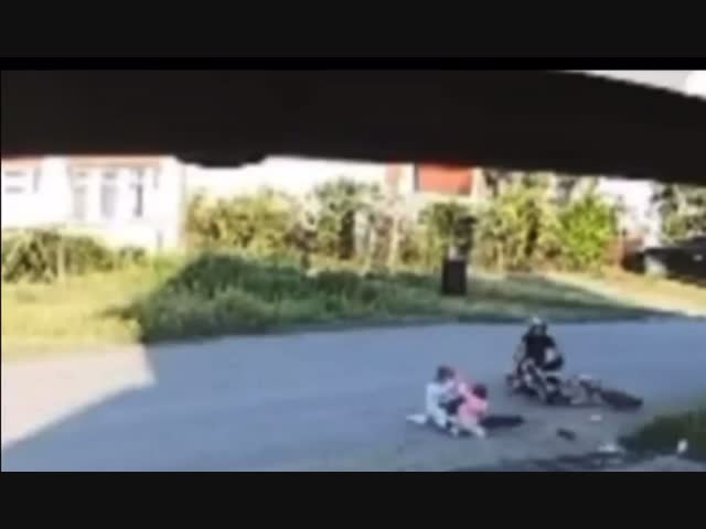 В поселке Октябрьском, Алтайского края, мотоциклист сбил женщину и скрылся с места происшествия