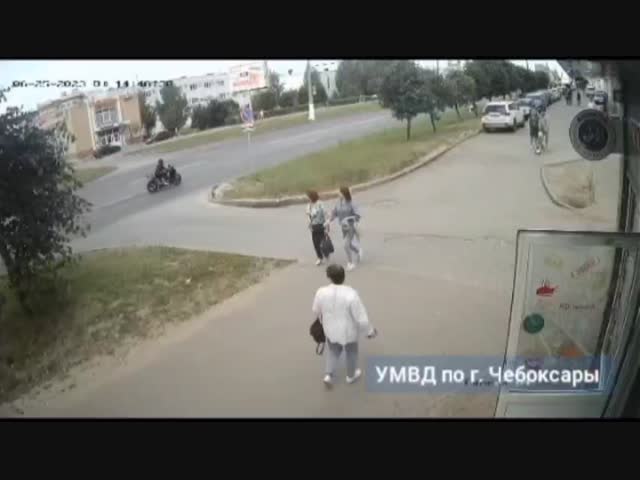 Мотоциклист потерял пассажирку в Чебоксарах