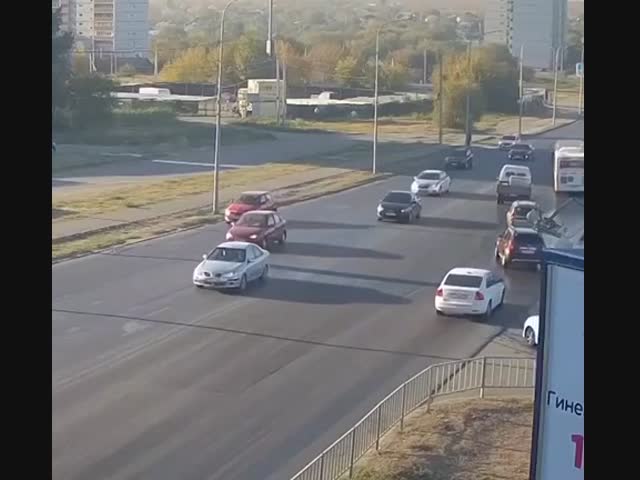 На дороге без разметки водитель без мозгов