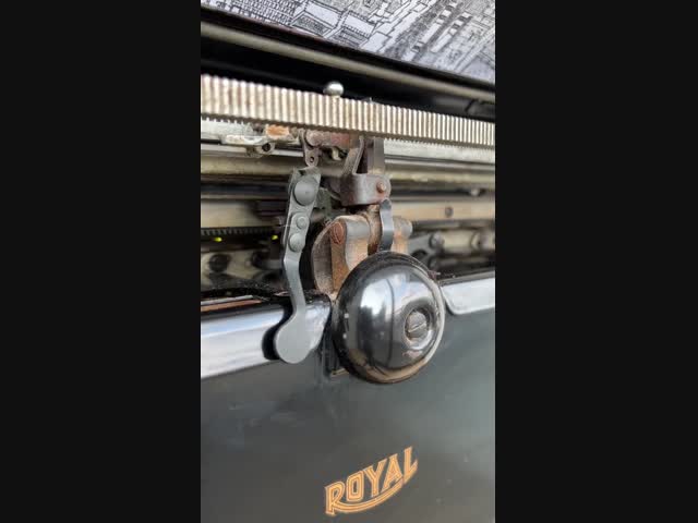 Пишущая машинка способна нарисовать настоящую картину