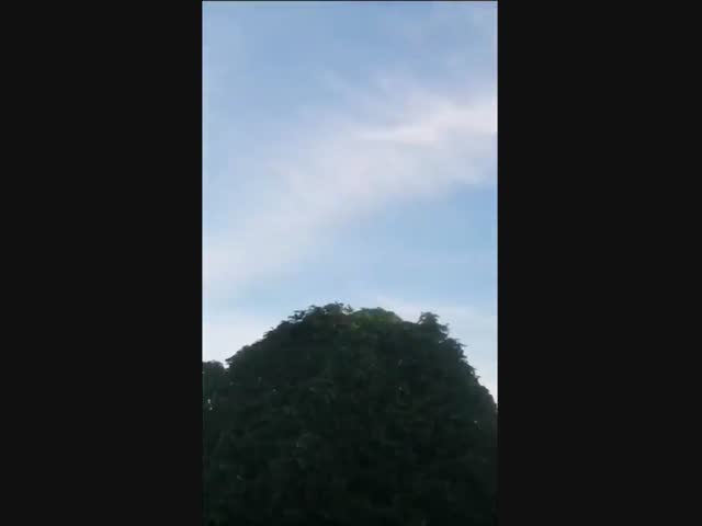 Видео столкновения двух самолетов возле авиабазы   Апиай, в Колумбии
