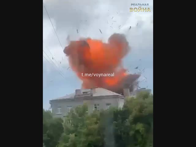 Попадание беспилотника в здание в Сумах