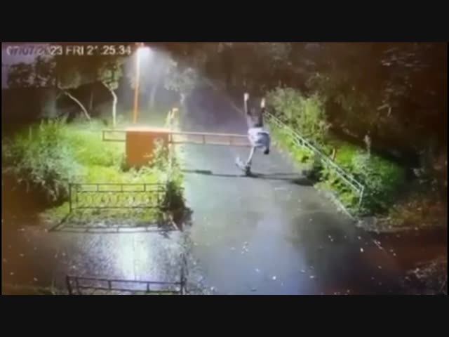 Шлагбаум подставил подножку