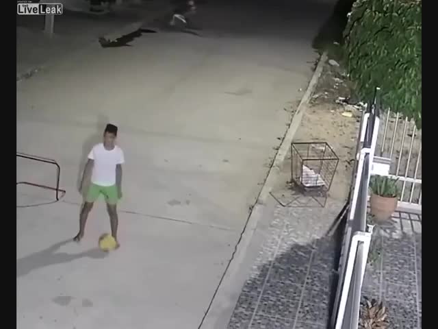 А потому что не надо мешать