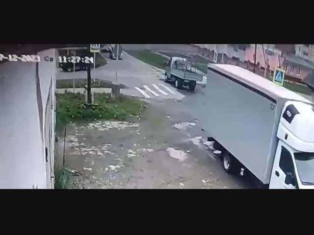 75-летний велосипедист протаранил автомобиль