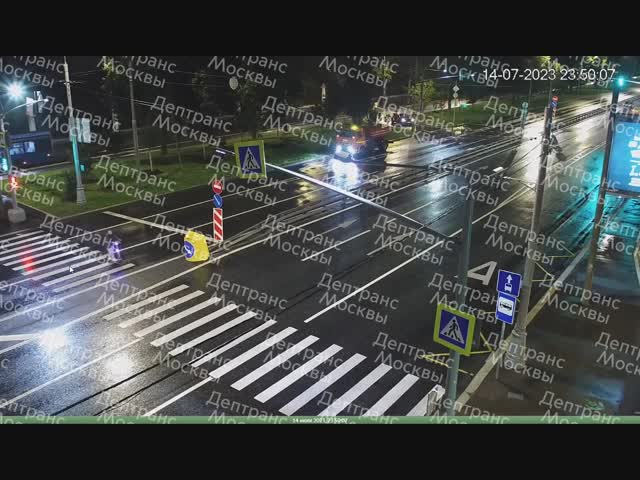 Велосипедист поехал на красный