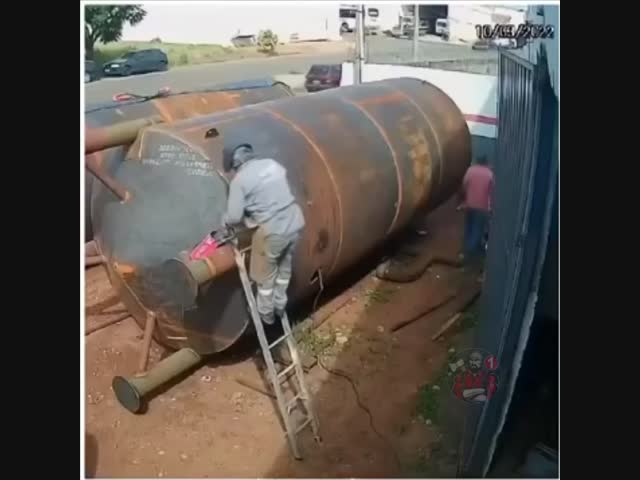 Строительный казус между ног