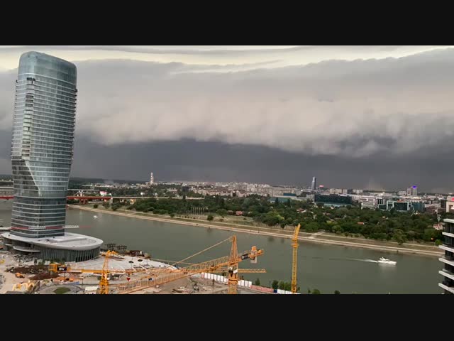 Буря в Белграде