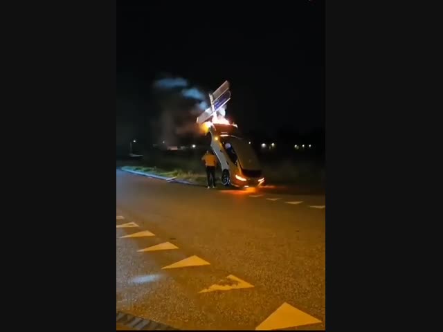 Ничего себе! Как он так умудрился?!