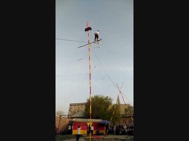 Надо было делать конструкцию покрепче