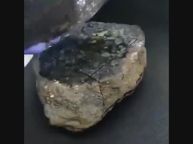 Разбор камня, прилетевшего из космоса