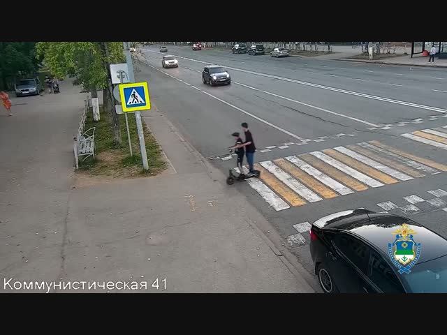 13-летний школьник на электросамокате попал под Volkswagen Tiguan