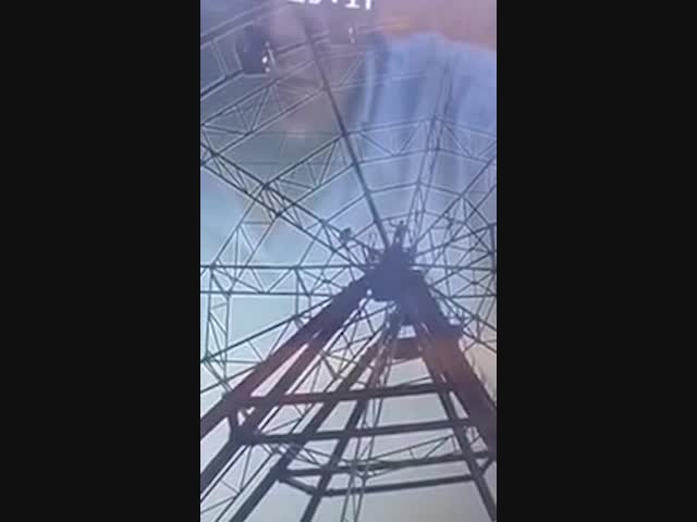 Редкое происшествие: в Иркутске с колеса обозрения упал человек