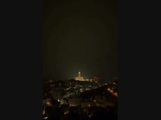 Удар молнии по Часовой башне в Мекке