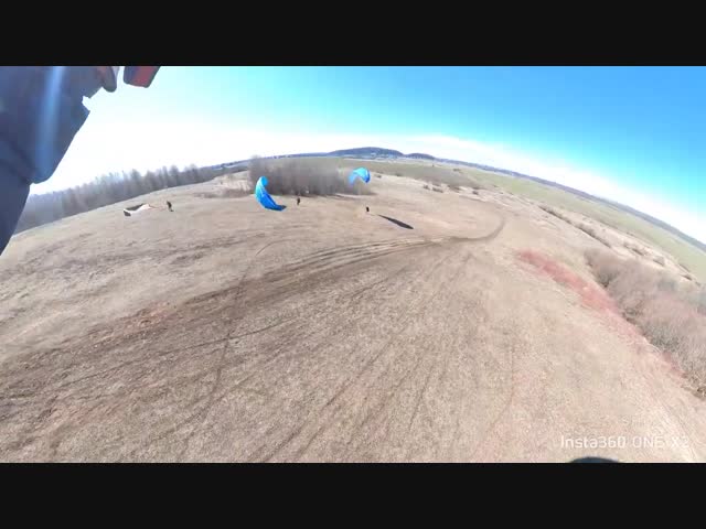 Жестковатое приземление парапланериста